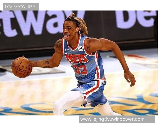 克拉克斯顿内线表现抢眼15分钟内高效拿下11分并抢8篮板 克拉克斯顿内线表现抢眼15分钟内高效拿下11分并抢8篮板