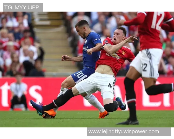 琼斯谈利马伤势恢复情况卢克肖在左中卫位置展现出良好状态 琼斯谈利马伤势恢复情况卢克肖在左中卫位置展现出良好状态