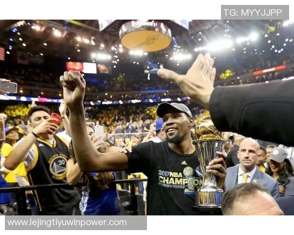 杜兰特本赛季出手次数创生涯新低球场表现引发关注与讨论